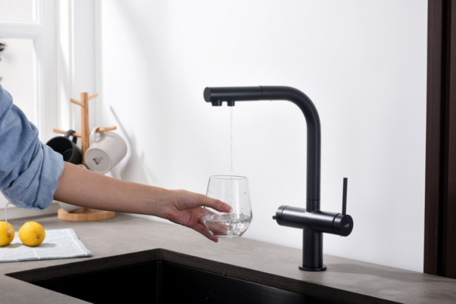 Kran dwuobwodowy delta kolor czarny mat