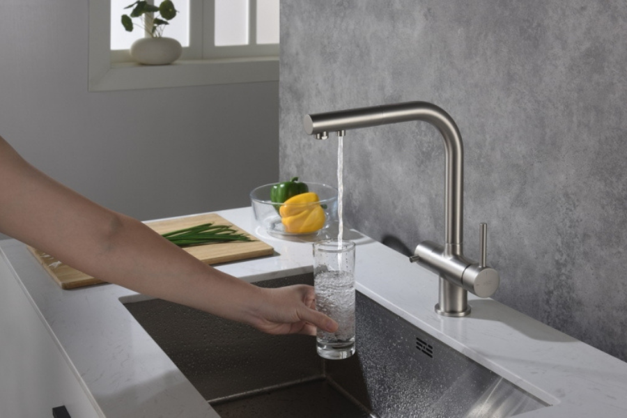 nbateria czterodrożna z podłączeniem do filtra wody