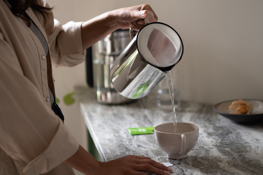 czajnik ze stali nierdzewnej z regulacją temperatury wody