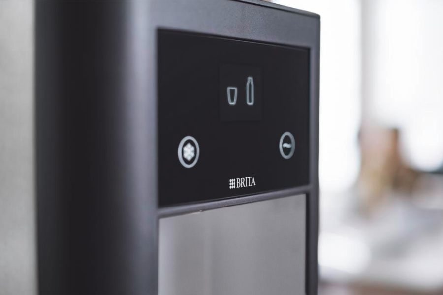 zaawansowany dystrybutor brita z wydajnością 85 litrów na godzinę