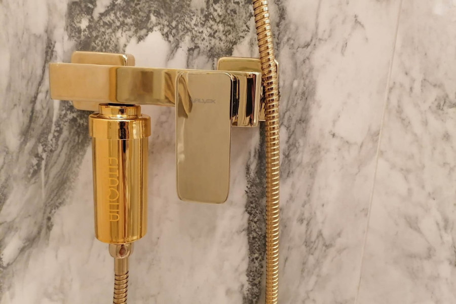 jak działa filtr prysznicowy fitaqua