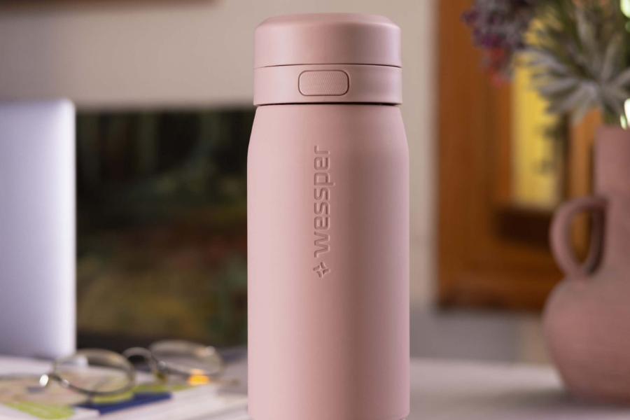 różowa butelka filtrująca wessper 0,7l