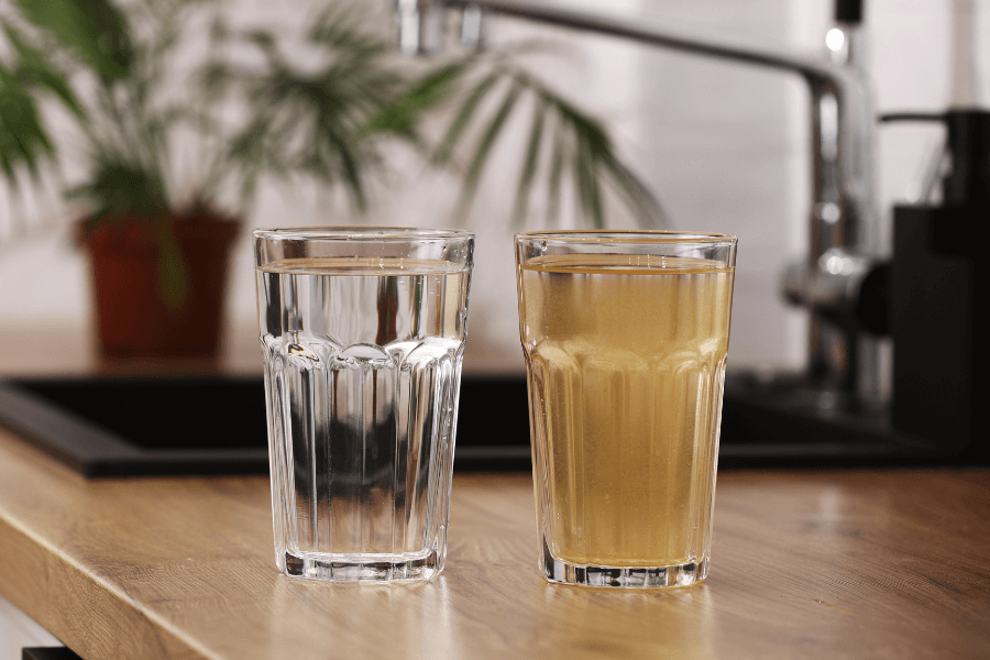 żółta woda z kranu